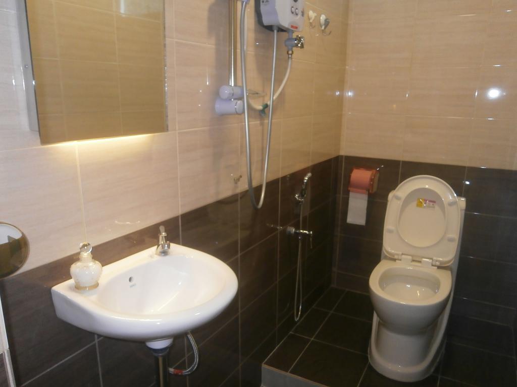 F.M Guesthouse Kampong Darat Tanah Puteh Exteriör bild